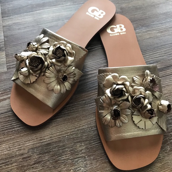 Gianni Bini Flats - Picture 1 of 3
